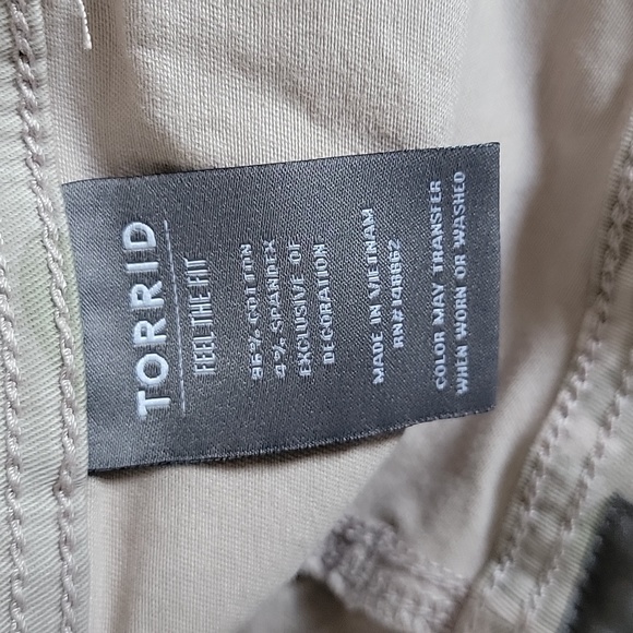 Torrid Feel The Fit Ankle Camo Pants/ Size 18. - Picture 4 of 12